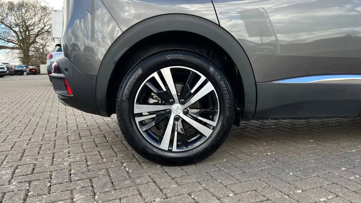 2024-peugeot-3008-suv-12-puretech-gt-136ps-hybrid-e-dsc6-big-15