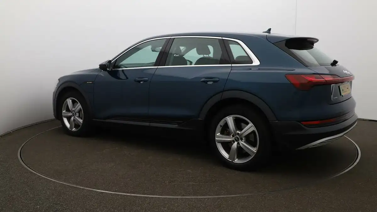 2022-audi-e-tron-55e-technik-station-wagon-big-28