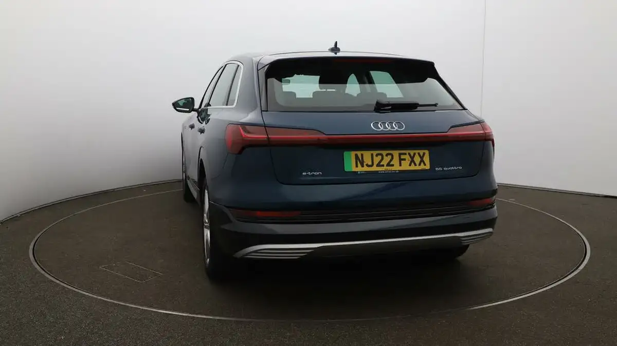 2022-audi-e-tron-55e-technik-station-wagon-big-52