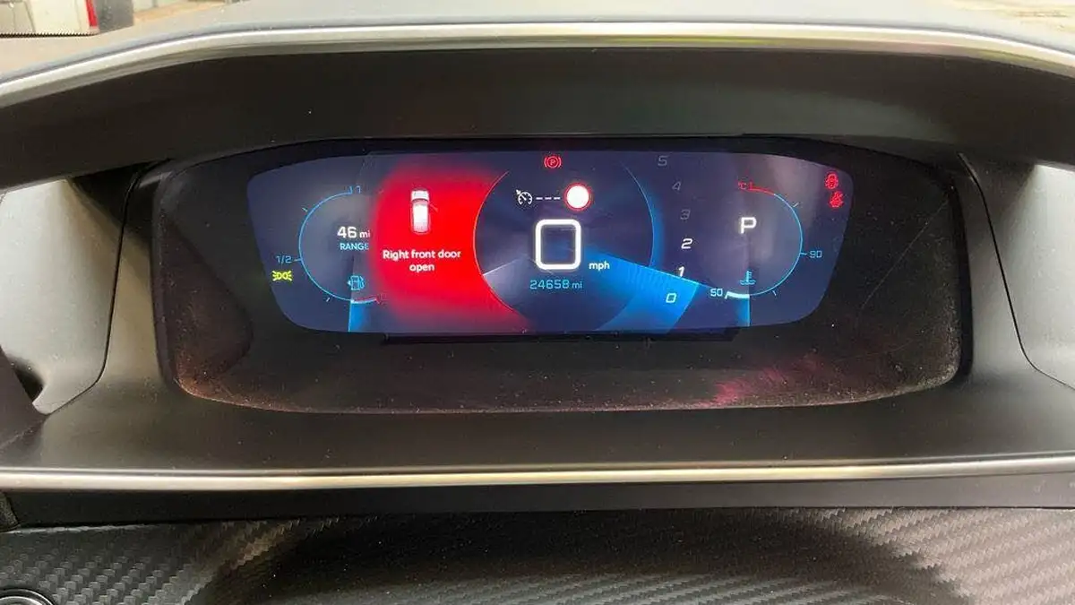 2023-peugeot-208-12-puretech-allure-premium-130ps-eat8-big-14