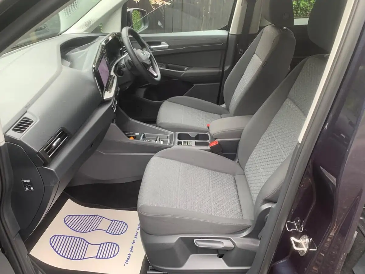 2024-ford-tourneo-connect-20-titanium-auto-big-11