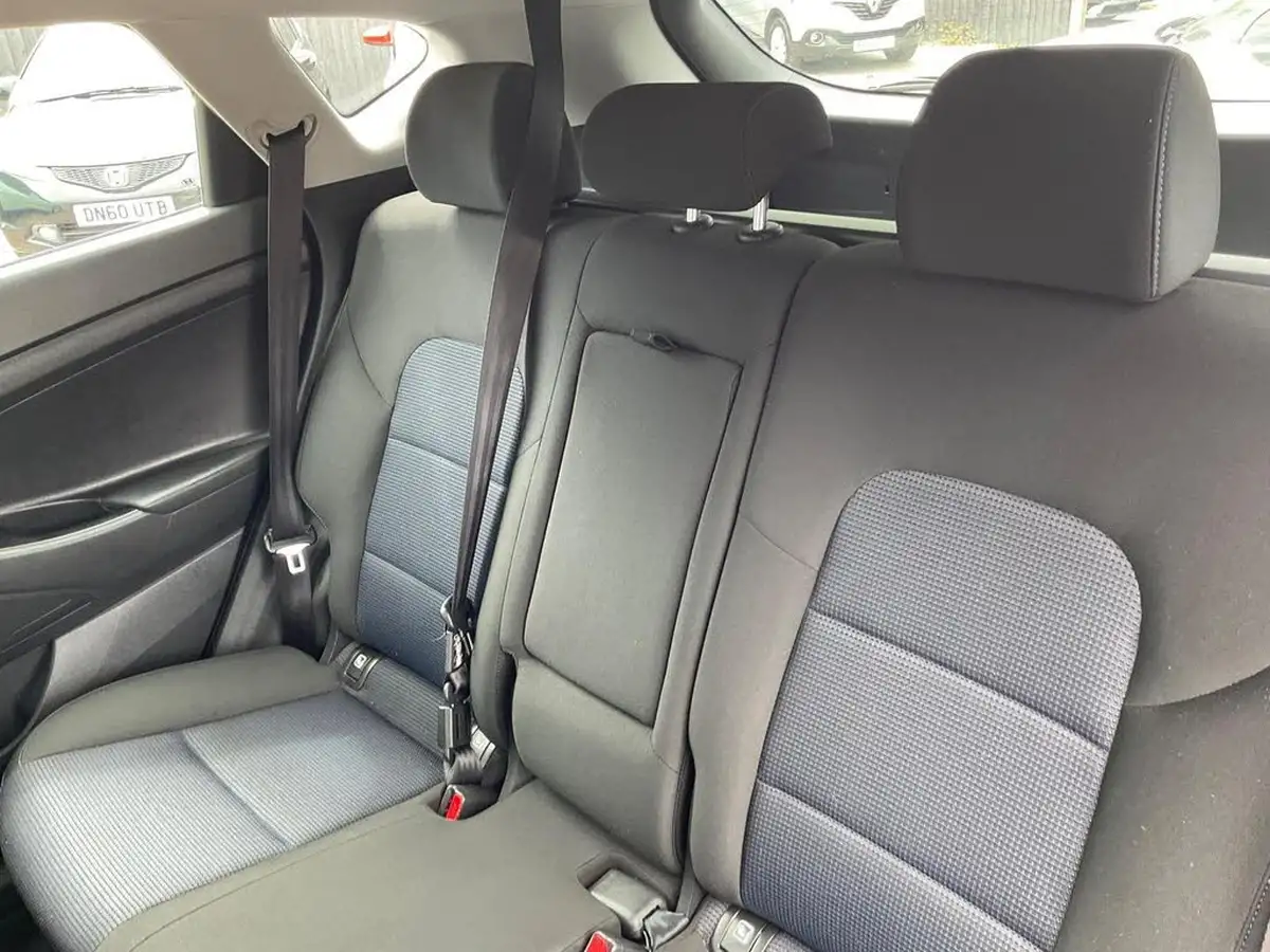 2017-hyundai-tucson-17crdi-blue-drive-se-nav-116ps-big-27