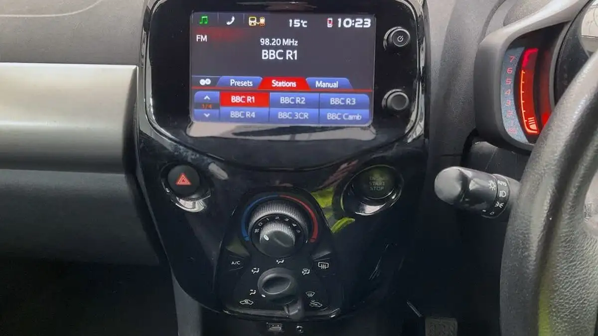 2015-peugeot-108-12-puretech-allure-hatchback-5d-big-7