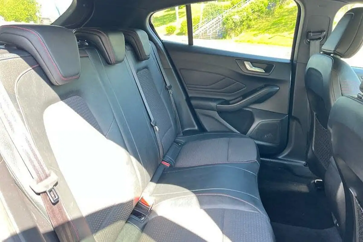 2018-ford-focus-10t-st-line-x-125ps-hatchback-big-35