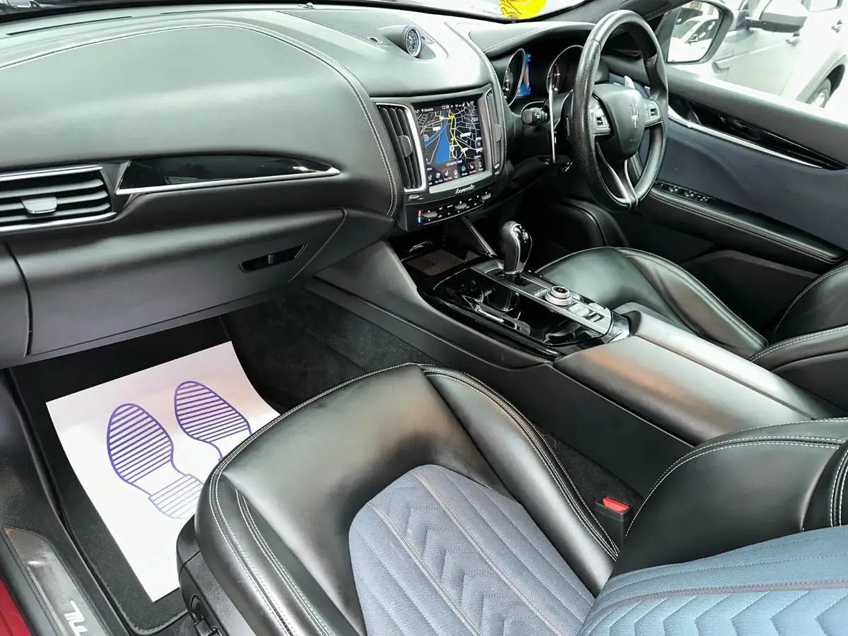 2017-maserati-levante-30td-4x4-no-trim-big-10