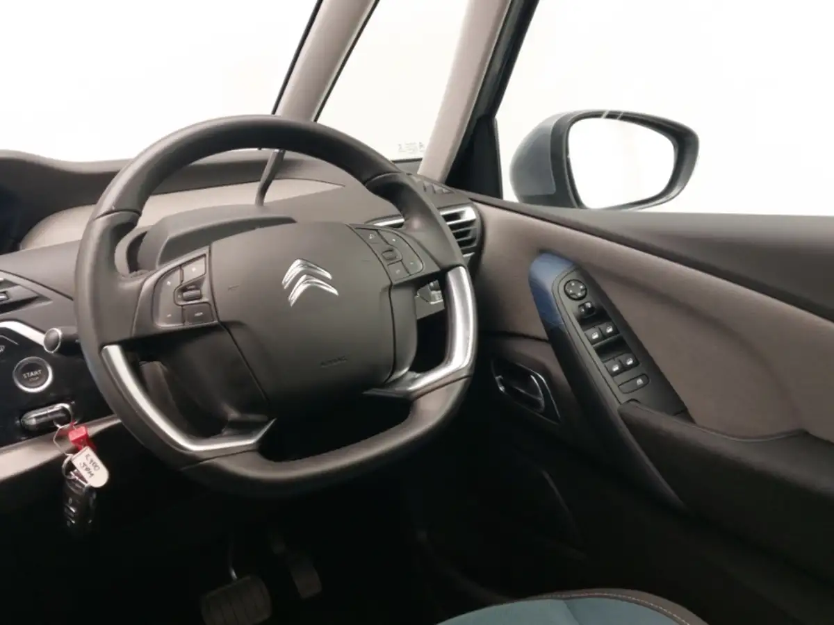 2021-peugeot-208-12-puretech-allure-100bhp-big-10