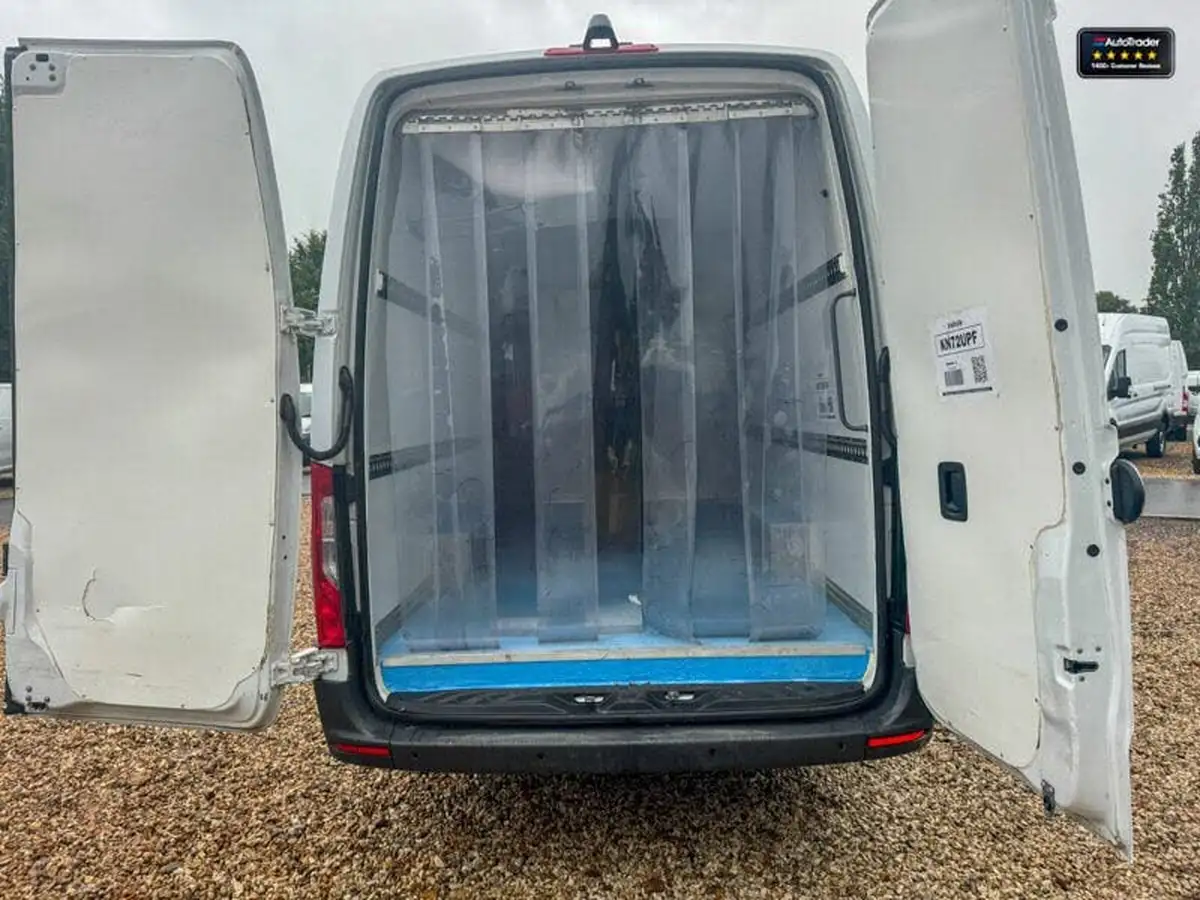 2023-mercedes-benz-sprinter-big-7