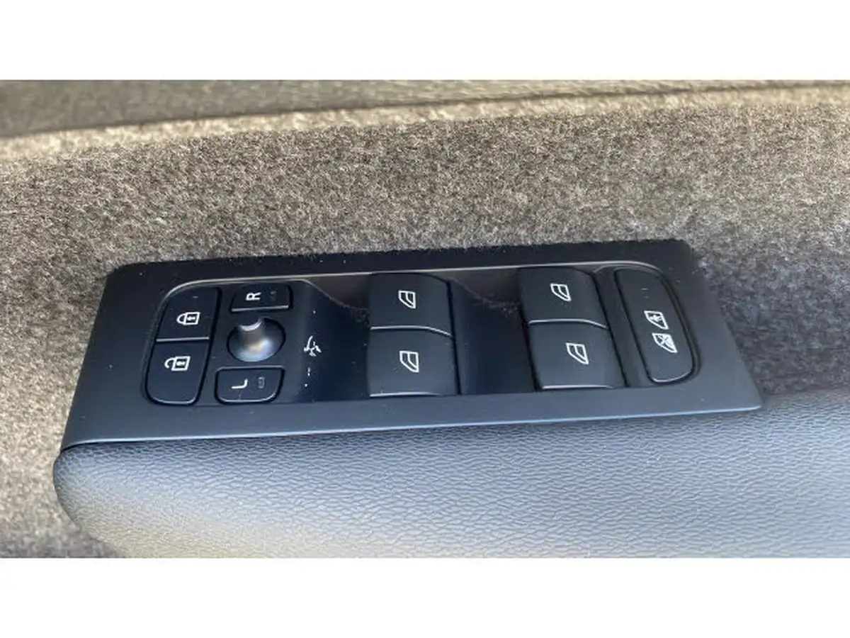 2024-volvo-xc40-20-b3-plus-big-27