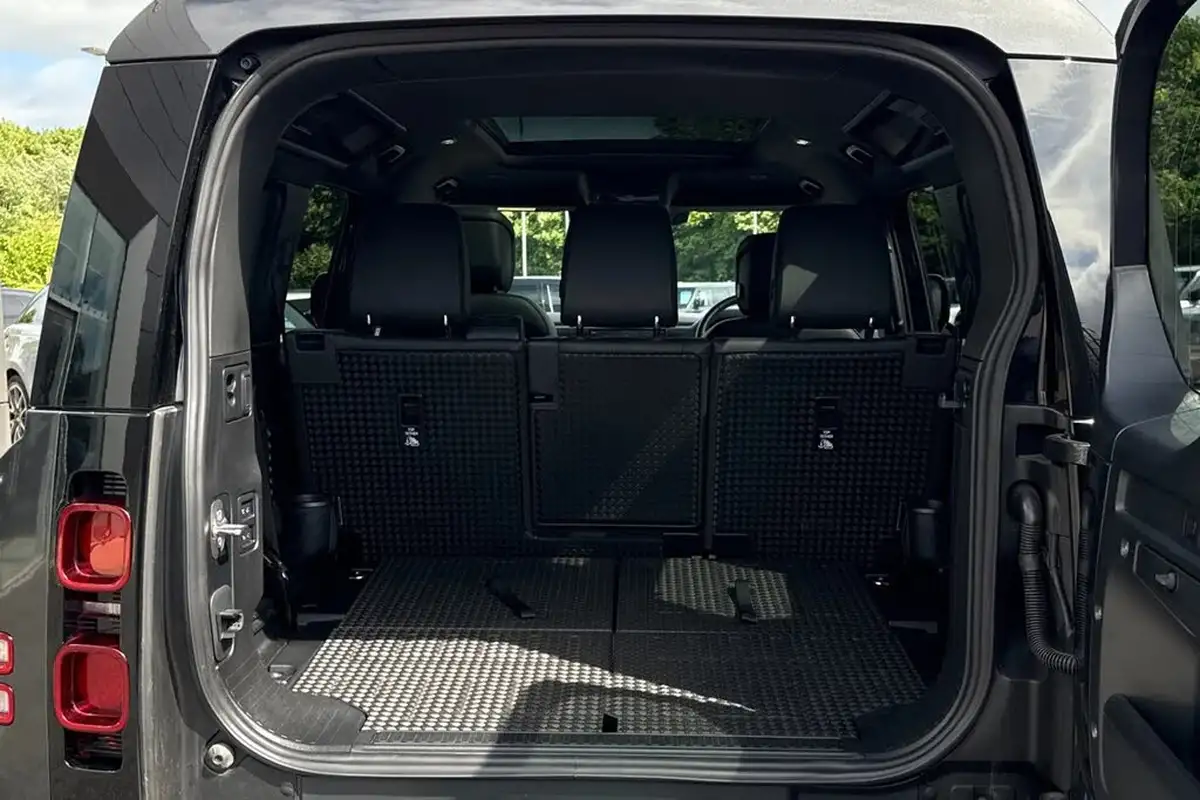 2024-land-rover-110-defender-30-d300-x-dynamic-hse-big-10