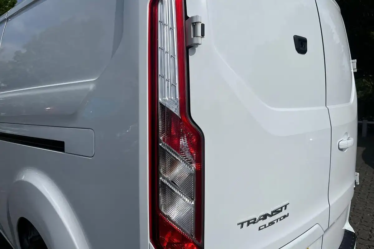 2022-ford-transit-custom-20tdci-340-l1h1-limited-170pseu6dt-auto-big-20