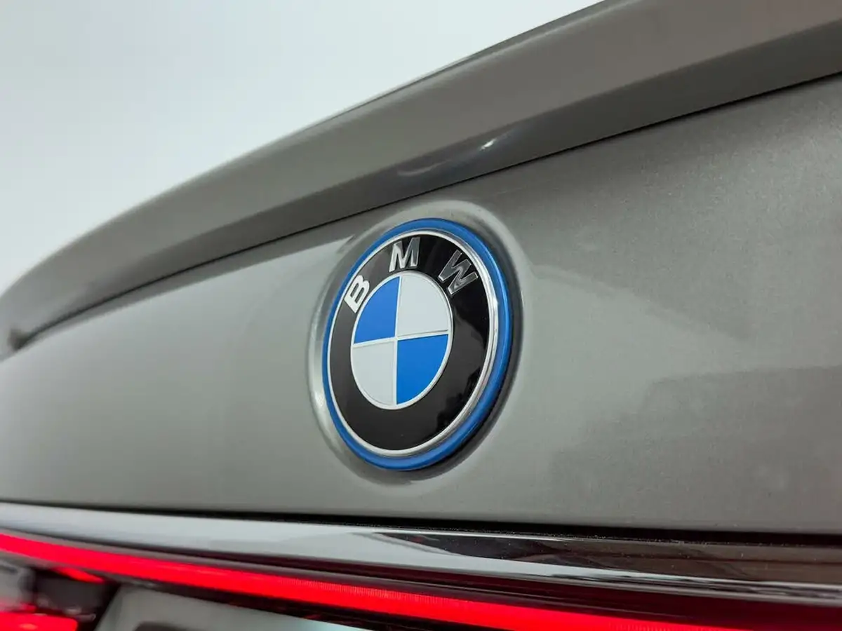 2021-bmw-7-series-30-745e-m-sport-big-14
