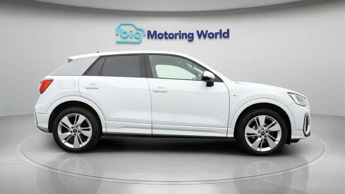 2021-audi-q2-10-30-tfsi-s-line-big-8