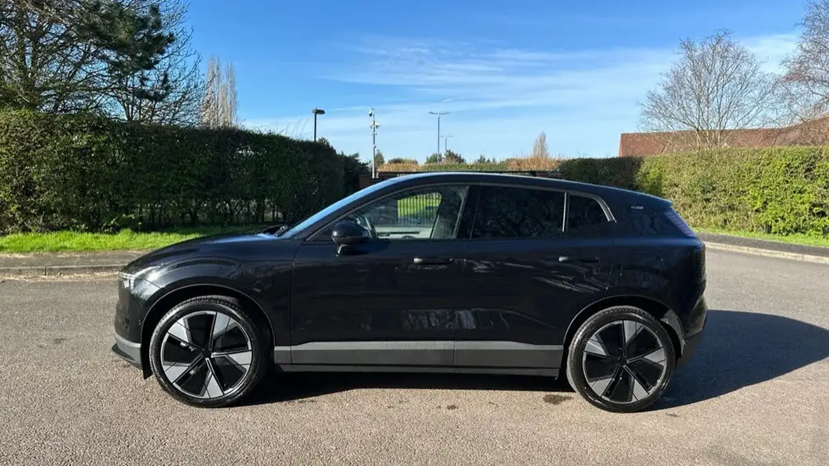 2025-volvo-ex30-e-single-motor-ultra-big-7