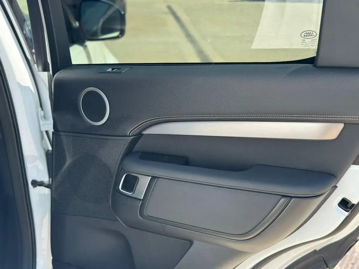 2021-land-rover-discovery-30-d300-r-dynamic-se-big-26