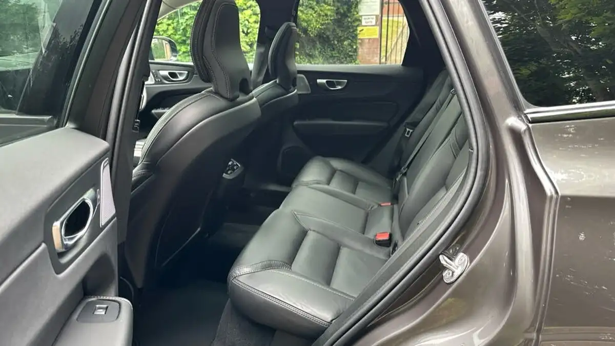 2024-volvo-xc60-20-b5-ultimate-big-31