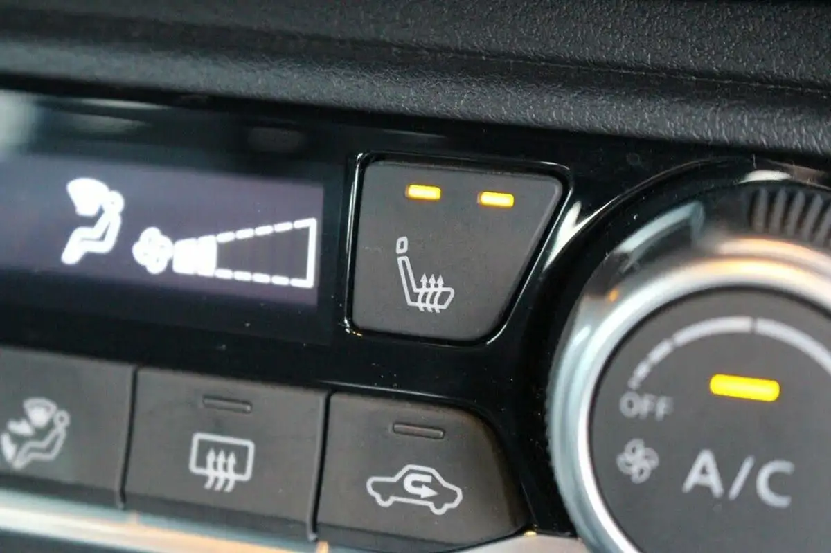 2021-nissan-juke-10-dig-t-tekna-dct-big-14