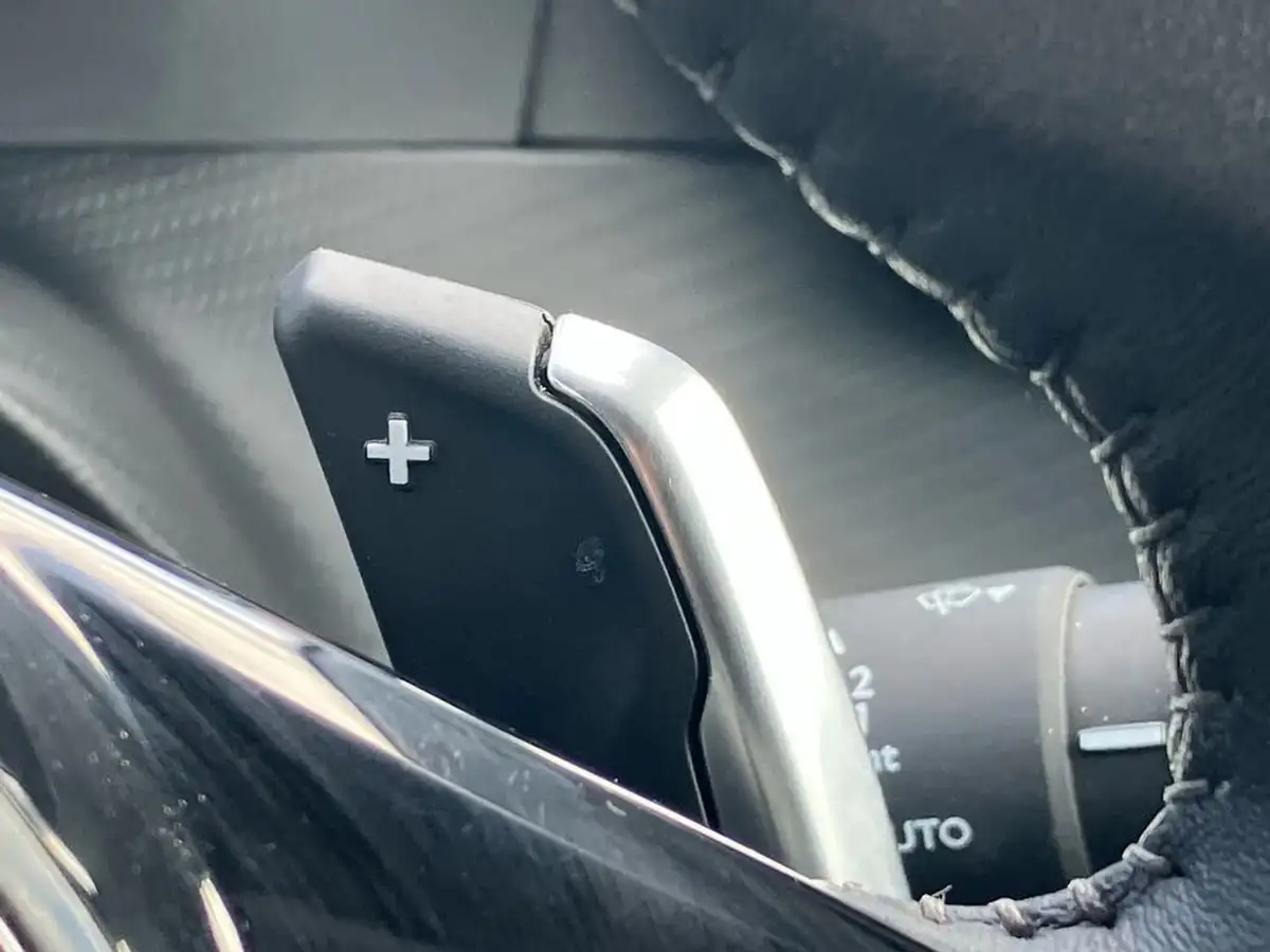 2022-peugeot-2008-suv-12-puretech-allure-premium-130bhp-eat8-big-41
