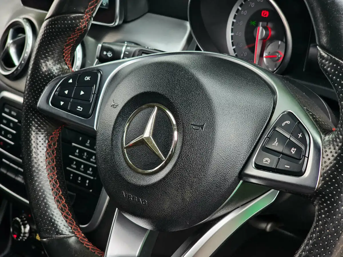 2016-mercedes-benz-gla-class-21d-gla-200d-amg-line-ss-big-17