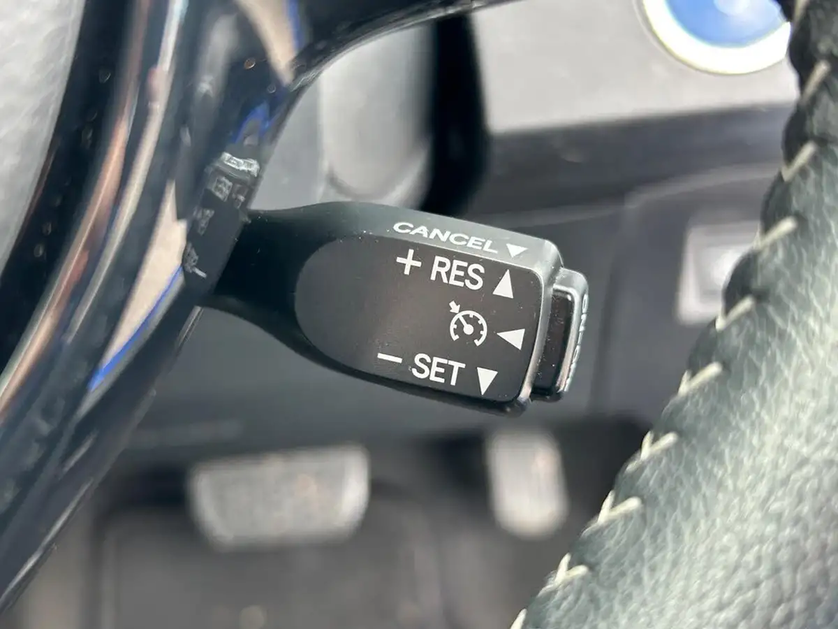 2019-toyota-yaris-15-vvt-i-icon-tech-98bhp-hybrid-1497cc-e-cvt-big-24