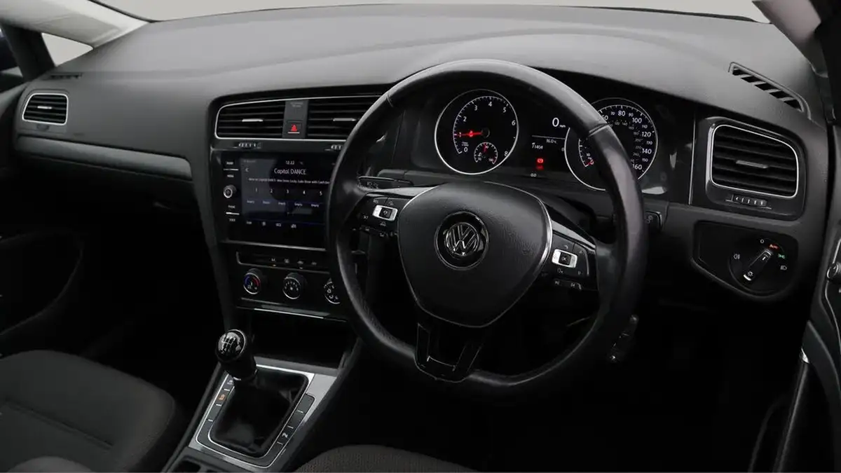 2018-volkswagen-golf-15-tsi-se-130ps-ss-hatchback-5d-big-9