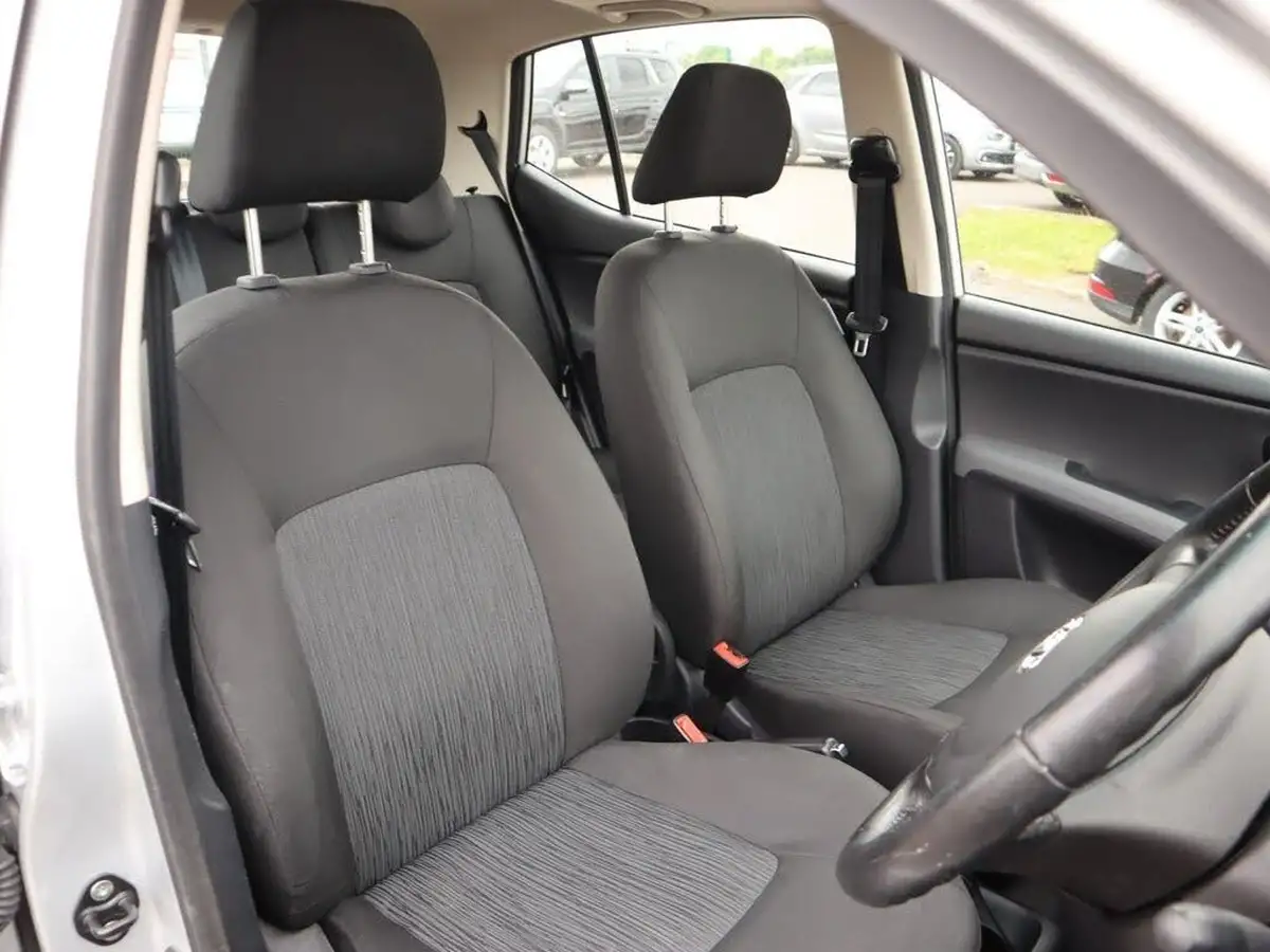 2012-hyundai-i10-12-style-85bhp-big-20