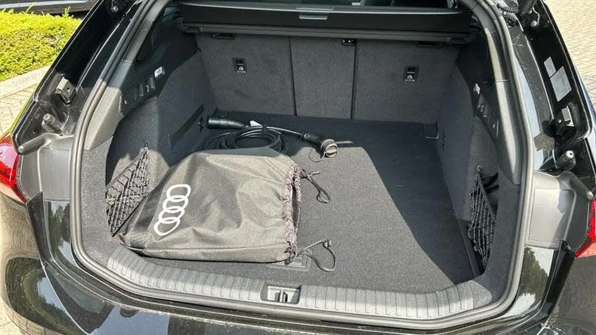2025-audi-a6-e-tron-e-launch-edition-big-11
