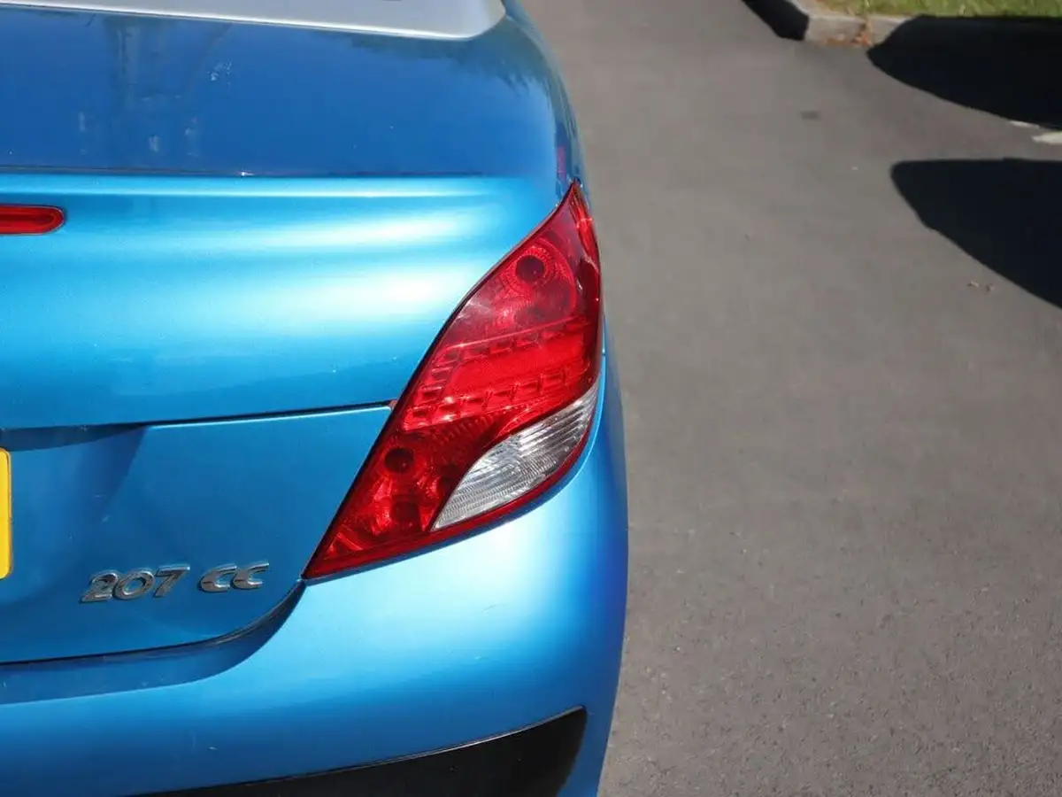 2011-peugeot-207-cc-16-sport-vti-big-18