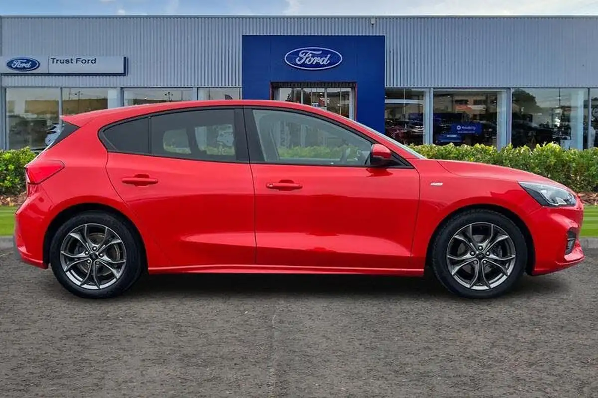 2021-ford-focus-10t-st-line-edition-125ps-hatchback-big-2