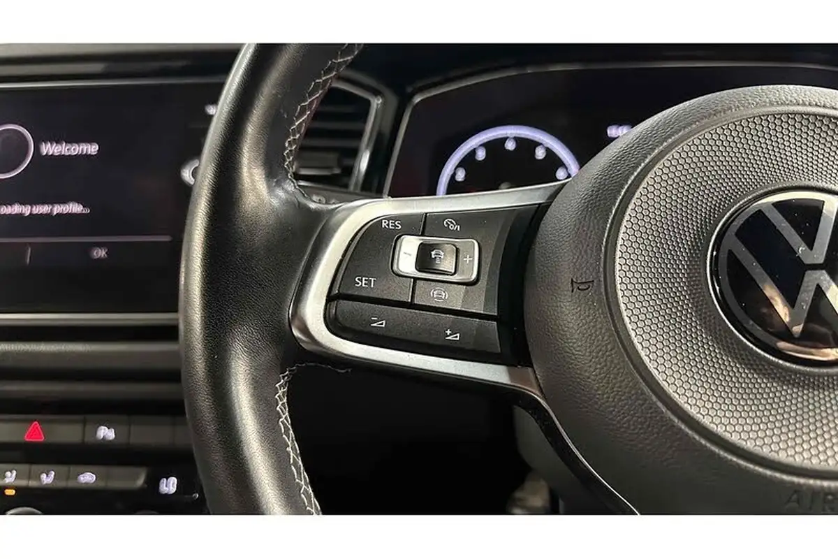 2021-volkswagen-t-roc-15-tsi-black-edition-big-32