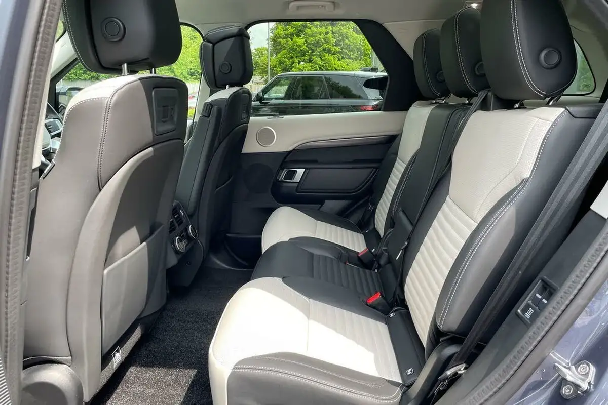 2025-land-rover-discovery-30-d350-metropolitan-edition-big-53
