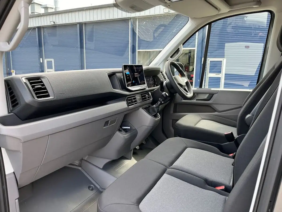 2025-volkswagen-crafter-20tdi-cr35-mwb-commerce-plus-140pseu6d-big-7