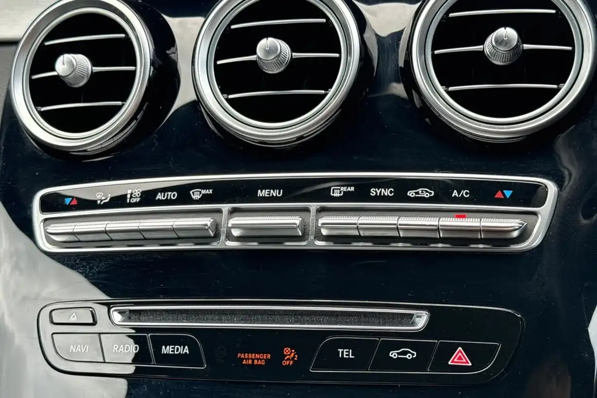 2015-mercedes-benz-c-class-20-c200-amg-line-184ps-ss-saloon-4d-7g-tronic-plus-big-21