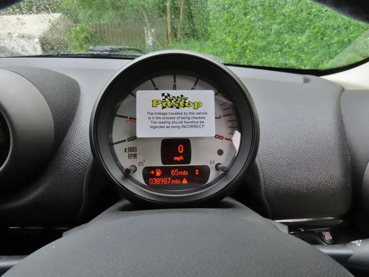 2012-mini-countryman-16-one-98bhp-big-15