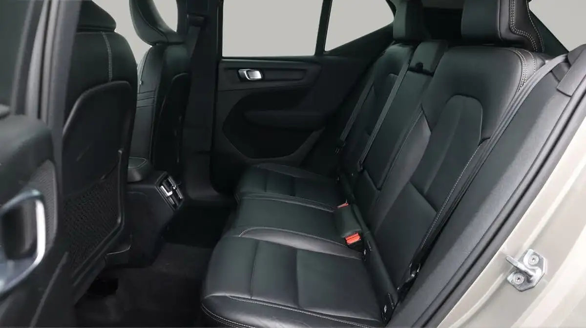 2019-volvo-xc40-20td-d3-inscription-awd-geartronic-big-16