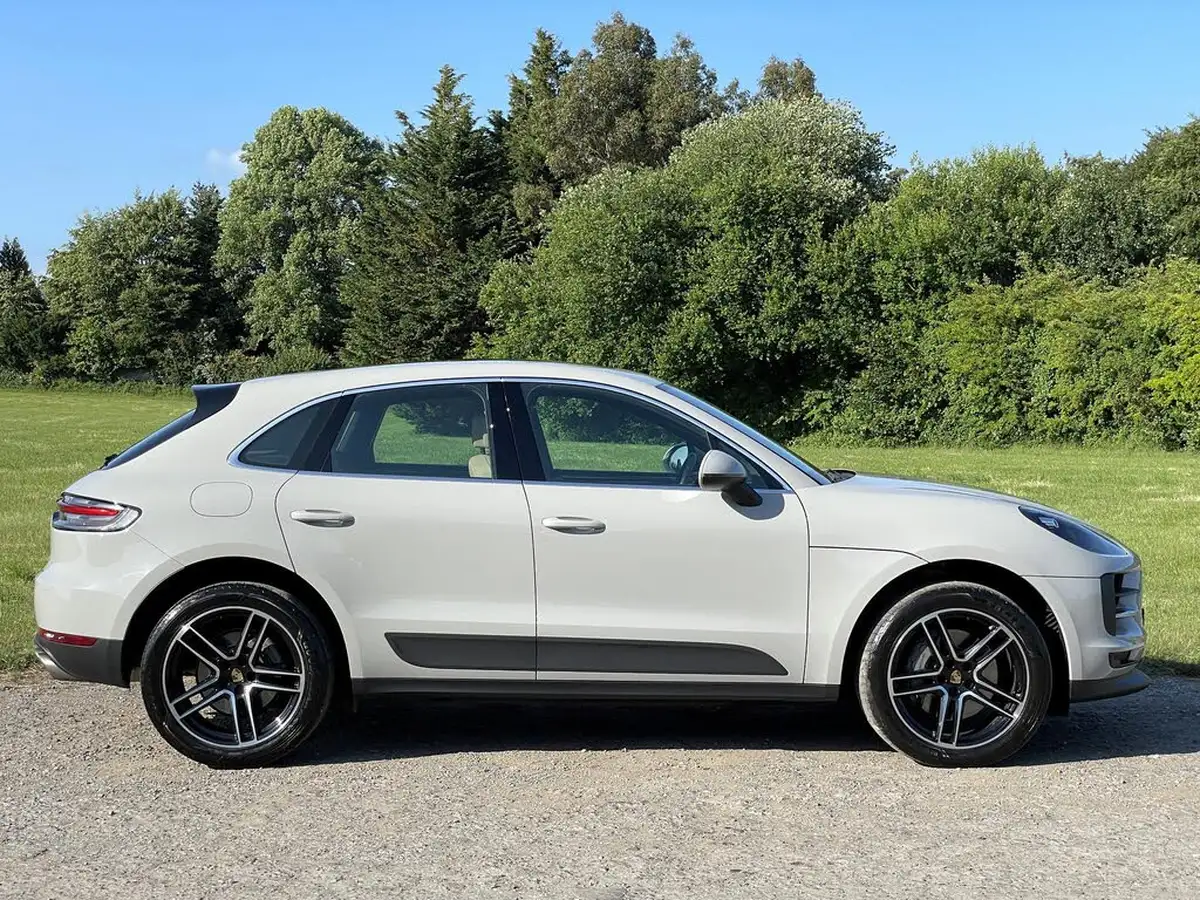 2021-porsche-macan-30-s-big-1