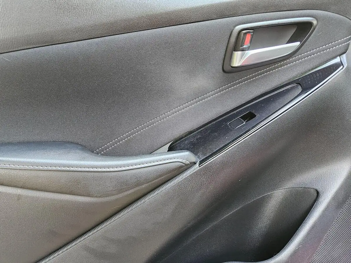 2018-mazda-mazda2-15-sport-nav-big-53