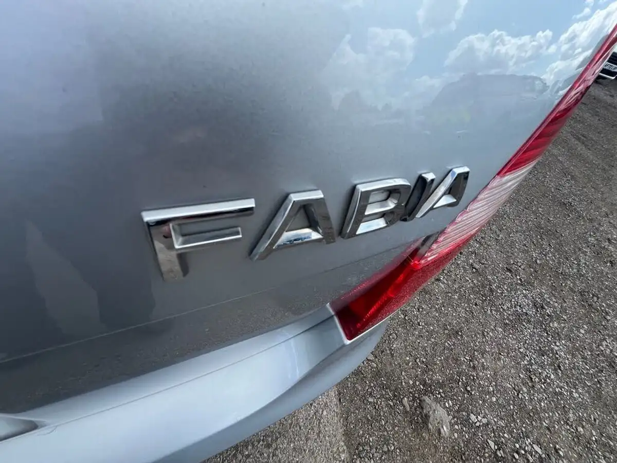 2013-skoda-fabia-12-se-70bhp-hatchback-1198cc-big-35