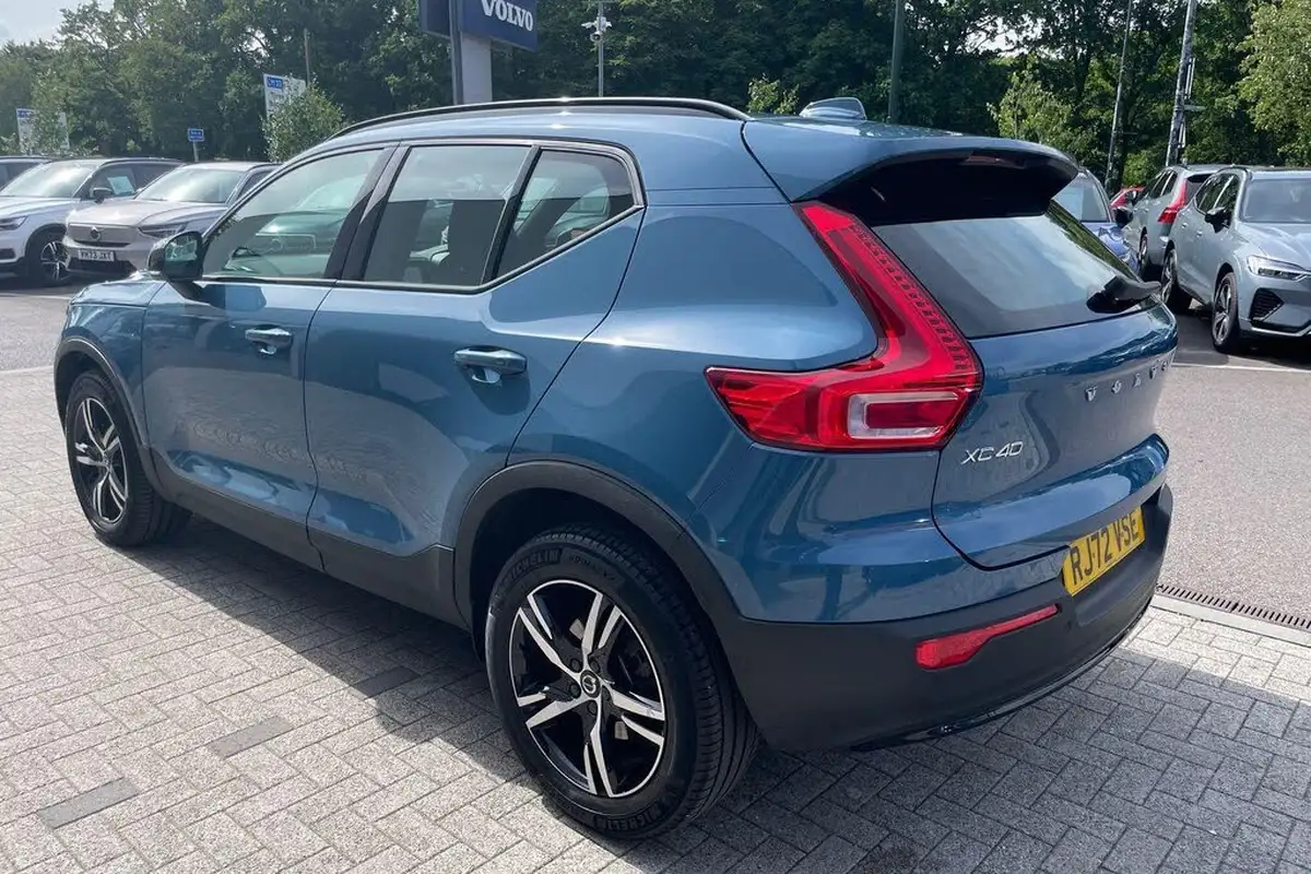 2022-volvo-xc40-20-b3-plus-big-8