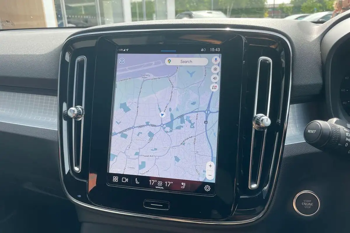 2022-volvo-xc40-20-b3-plus-big-36