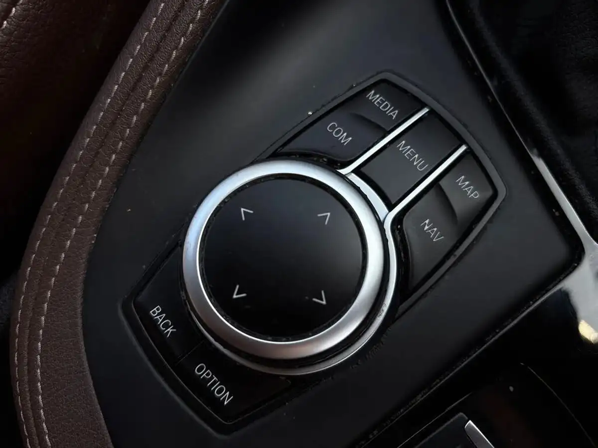 2022-bmw-x1-20td-sdrive18d-xline-sport-auto-big-36