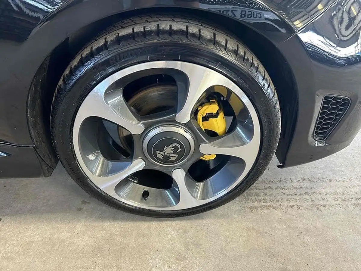 2018-abarth-595-14-tjet-big-17