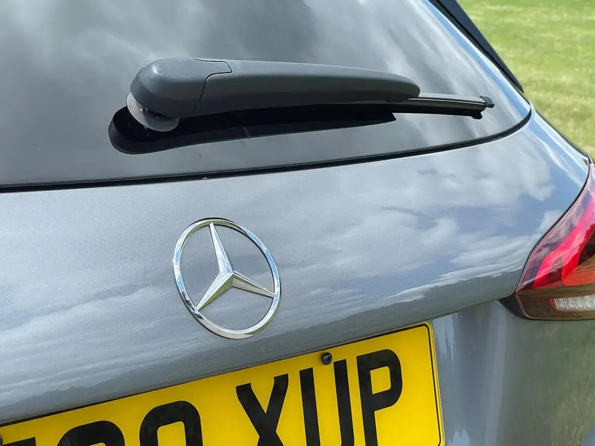 2020-mercedes-benz-a-class-13-a250e-amg-line-premium-hatchback-5d-big-19