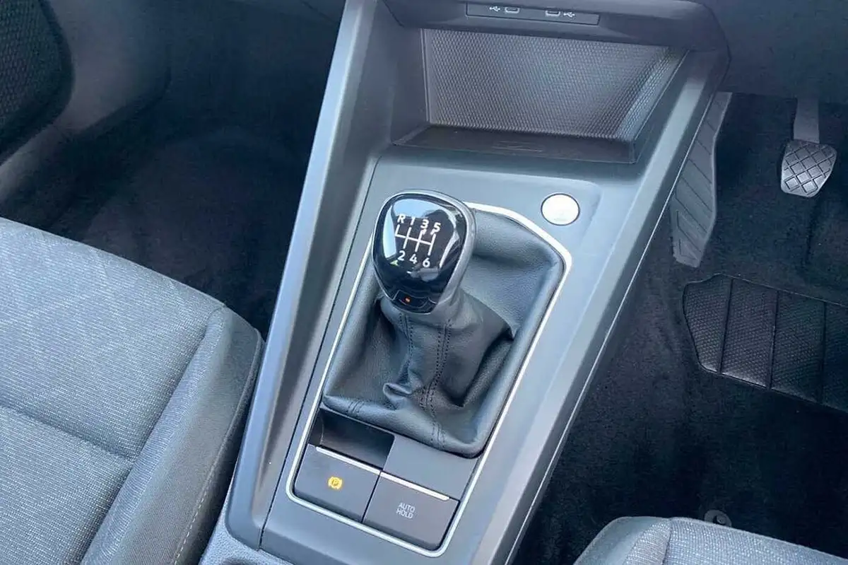 2023-volkswagen-golf-15-tsi-life-130ps-hatchback-big-18