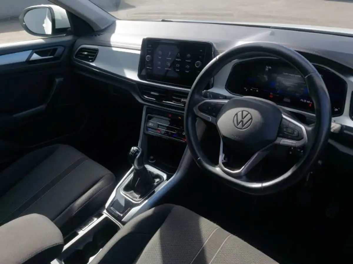 2022-volkswagen-t-roc-10-tsi-life-big-11