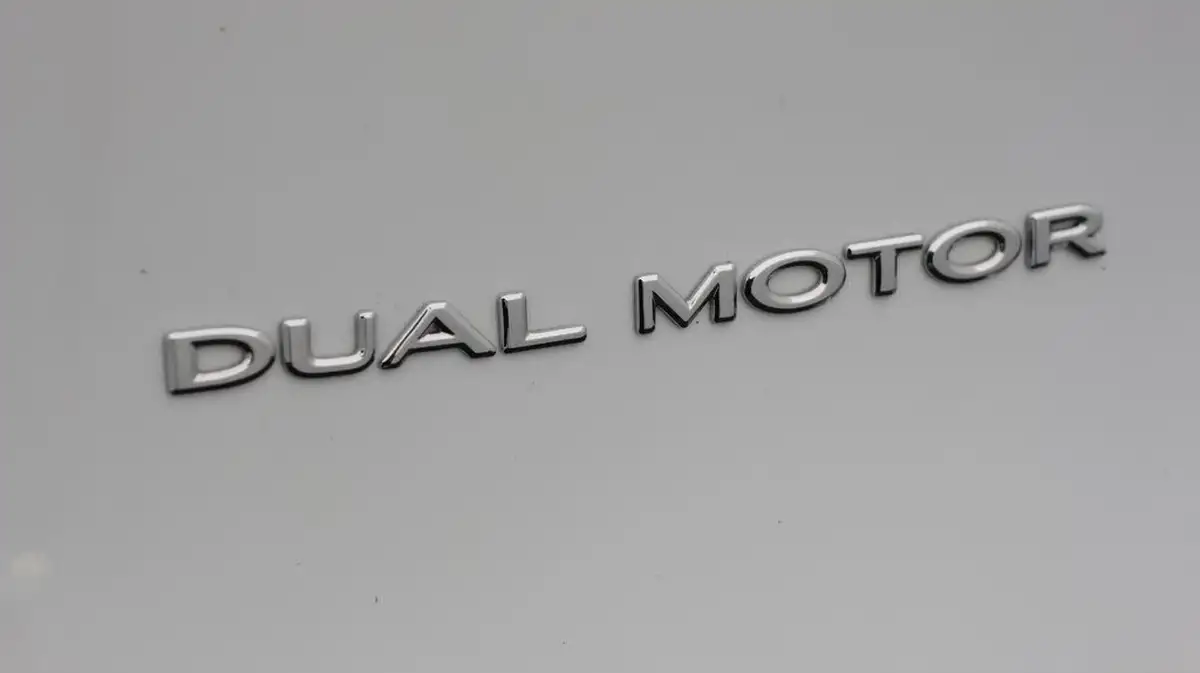 2024-tesla-model-y-e-long-range-306bhp-awd-big-21