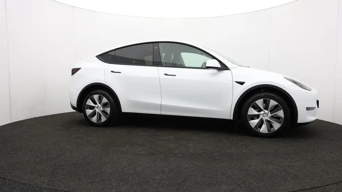 2024-tesla-model-y-e-long-range-306bhp-awd-big-37