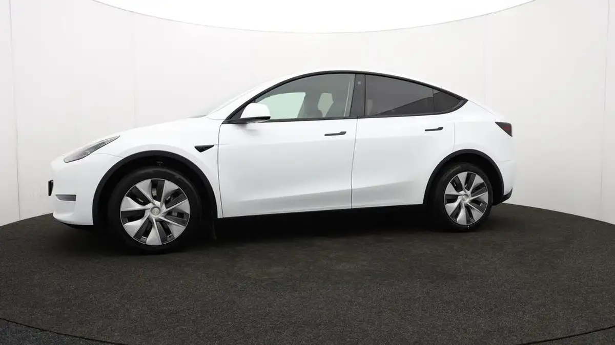 2024-tesla-model-y-e-long-range-306bhp-awd-big-61