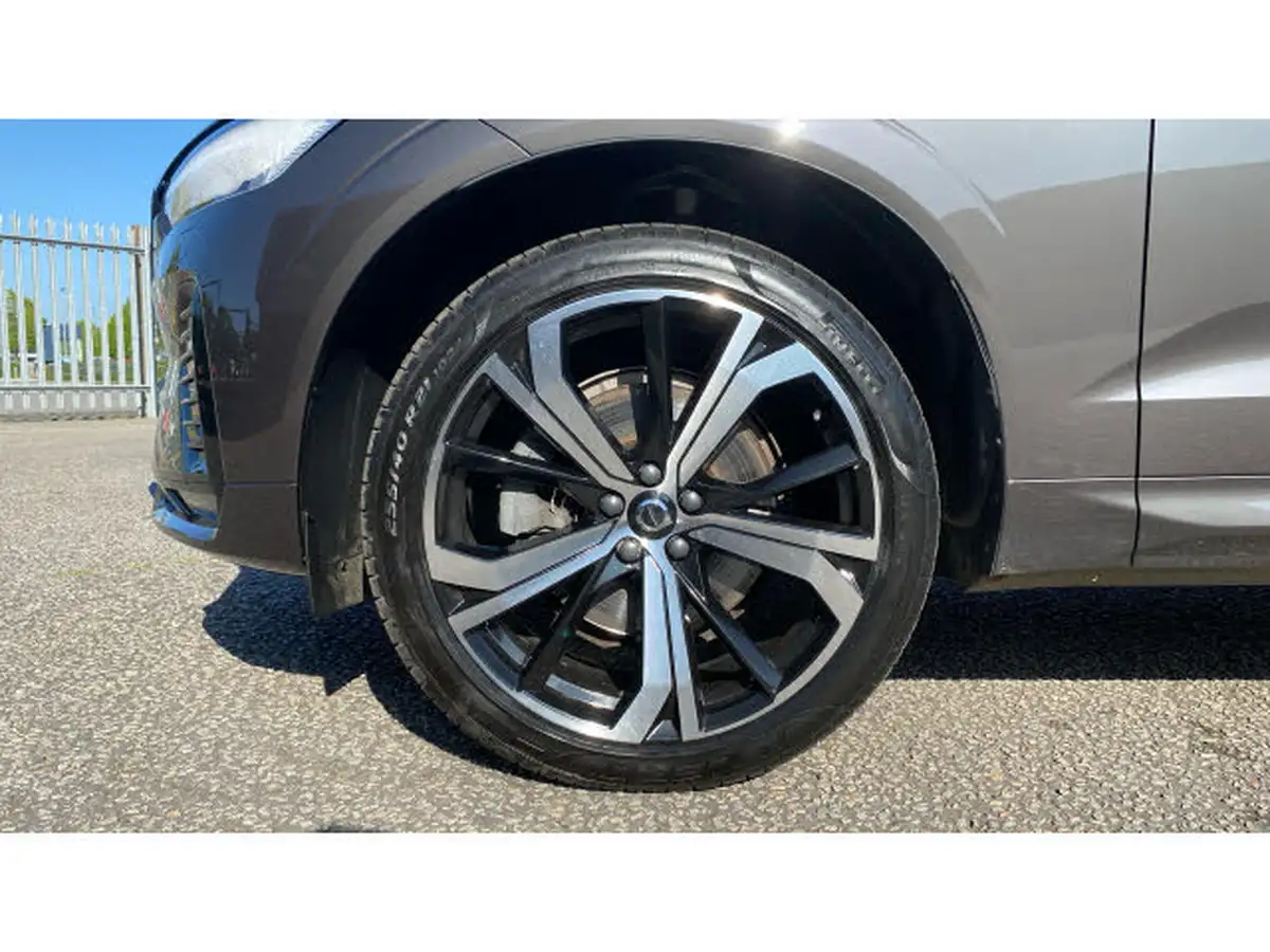 2022-volvo-xc60-20-b5-r-design-awd-big-15