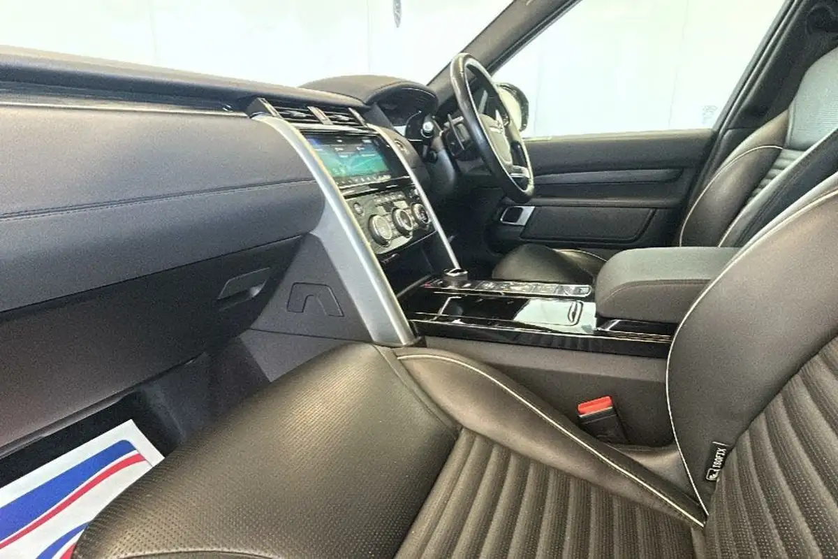 2019-land-rover-discovery-30-sd6-commercial-hse-big-15