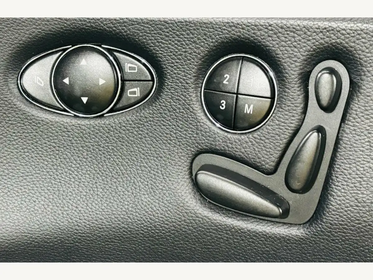 2008-mercedes-benz-cls-class-30td-cls320-big-18